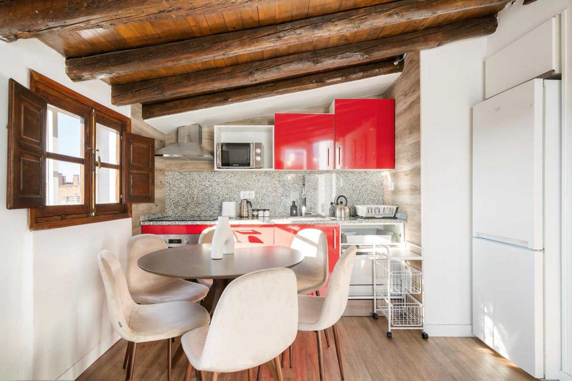Atico Con Terraza En Lavapies Alquiler Temporal Apartment Madrid Exterior photo